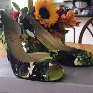 Marc Fisher Joey2 Dark Purple Floral Heels. 7.5